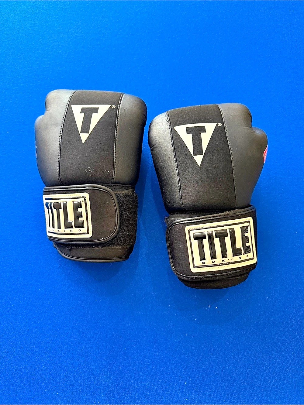 Title Boxing Gloves Black Medium Like New